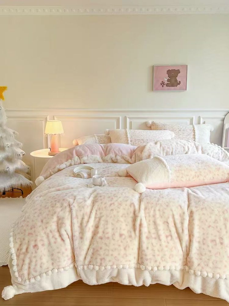 Extra Warm: Rosy Bunny Fleece Bedding Set