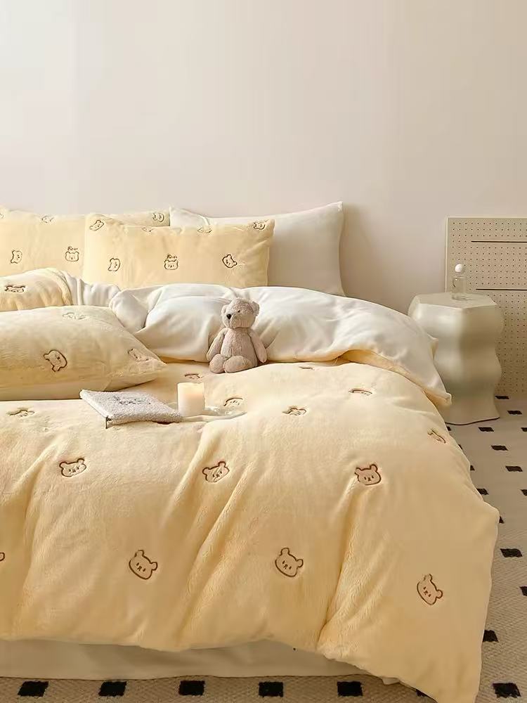 Extra Warm: Butter Bear Fleece Bedding Set - Image 2
