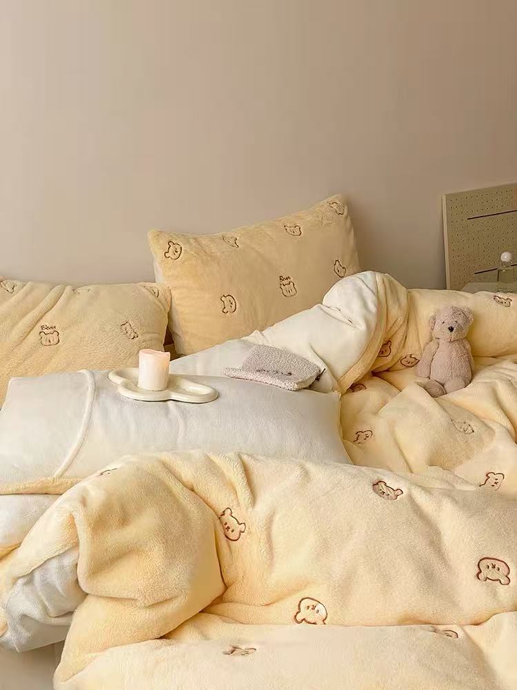 Extra Warm: Butter Bear Fleece Bedding Set - Image 3