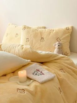Extra Warm: Butter Bear Fleece Bedding Set