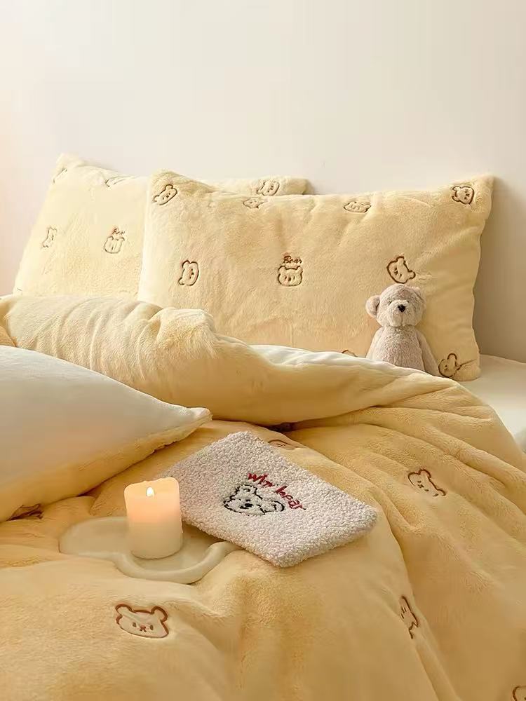 Extra Warm: Butter Bear Fleece Bedding Set