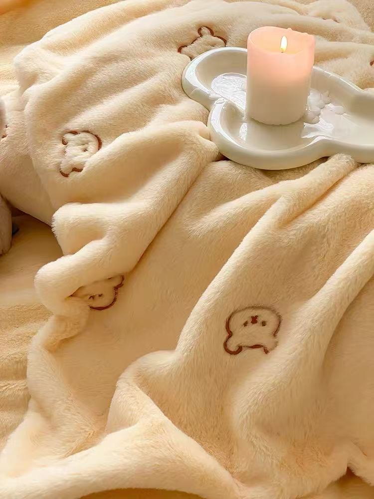 Extra Warm: Butter Bear Fleece Bedding Set - Image 4